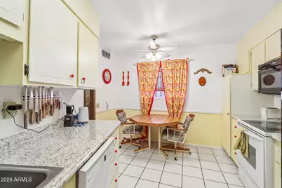 11129 W Jacaranda Drive, Sun City, AZ 85373 - Photo 9