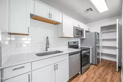3065 N 67th Avenue #101, Phoenix, AZ 85033 - Photo 5