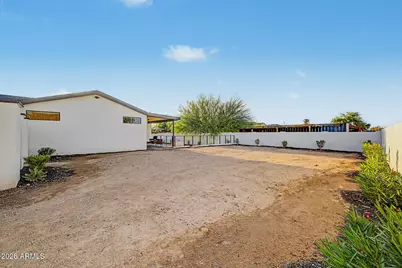 720 E Desert Lane, Phoenix, AZ 85042 - Photo 37