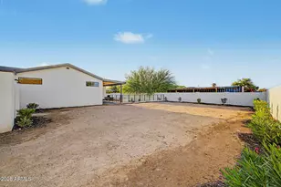 720 E Desert Ln, Phoenix, AZ 85042 - Photo 37