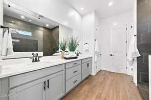 10231 S 20th Ln, Phoenix, AZ 85041 - Photo 11