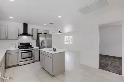 5703 W Sells Drive, Phoenix, AZ 85031 - Photo 5