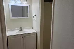 1330 E Highland Ave, Phoenix, AZ 85014 - Photo 9