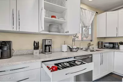 304 W Mountain Sage Drive, Phoenix, AZ 85045 - Photo 15