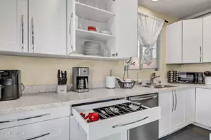 304 W Mountain Sage Dr, Phoenix, AZ 85045 - Photo 15