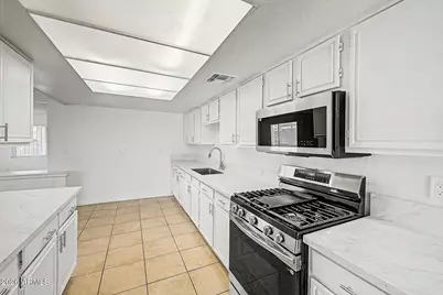 1621 N 37th Drive, Phoenix, AZ 85009 - Photo 1