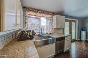 3642 N 72nd Dr, Phoenix, AZ 85033 - Photo 7