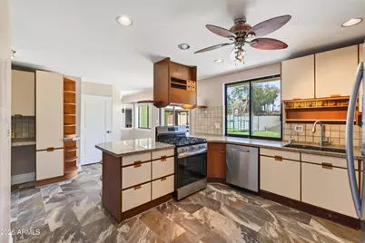10250 N 26th Place, Phoenix, AZ 85028 - Photo 13