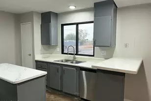 303 E South Mountain Ave, Phoenix, AZ 85042 - Photo 11