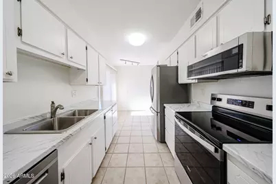 10833 W Santa Fe Drive, Sun City, AZ 85351 - Photo 3