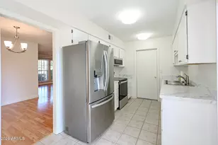10833 W Santa Fe Dr, Sun City, AZ 85351 - Photo 13