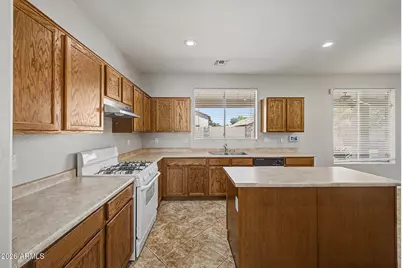 10934 W Locust Lane, Avondale, AZ 85323 - Photo 15