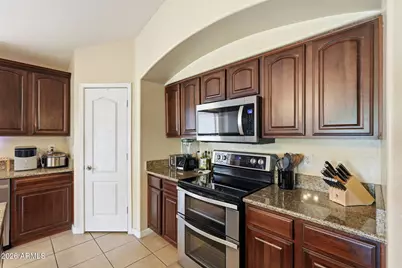 2834 E Saguaro Park Lane, Phoenix, AZ 85024 - Photo 17
