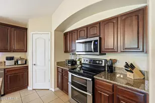 2834 E Saguaro Park Ln, Phoenix, AZ 85024 - Photo 17
