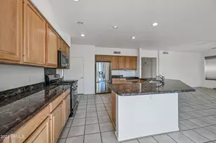 4633 E Robin Ln, Phoenix, AZ 85050 - Photo 9