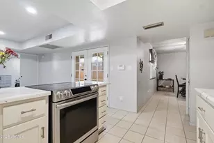 3224 W Echo Ln, Phoenix, AZ 85051 - Photo 9