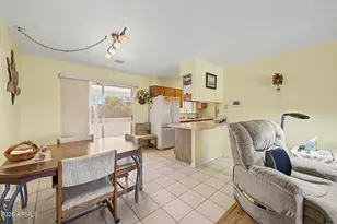 10049 W Bradshaw Dr, Arizona City, AZ 85123 - Photo 11