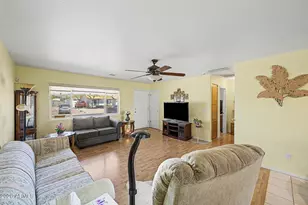 10049 W Bradshaw Dr, Arizona City, AZ 85123 - Photo 9