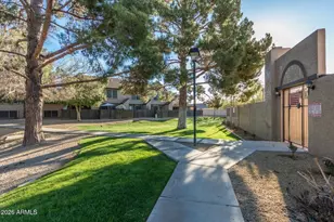 8111 W Wacker Rd, Peoria, AZ 85381 - Photo 31