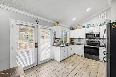 2621 N 50th Lane, Phoenix, AZ 85035 - Photo 13