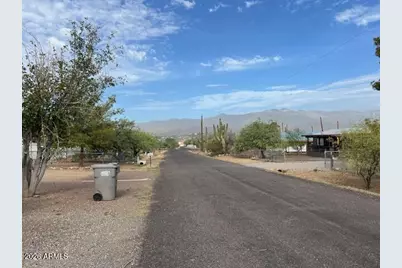 20519 E Emerald Drive, Black Canyon City, AZ 85324 - Photo 21