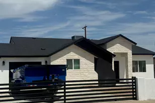 2246 E Lynne Ln, Phoenix, AZ 85042 - Photo 1