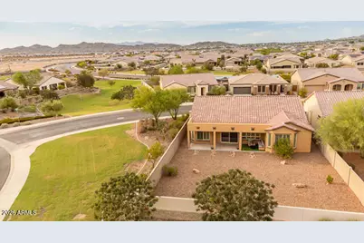 18131 W Redwood Lane, Goodyear, AZ 85338 - Photo 9