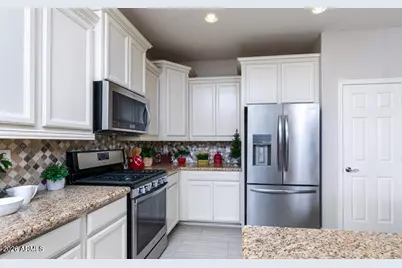18131 W Redwood Lane, Goodyear, AZ 85338 - Photo 5