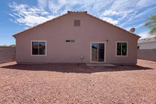 10564 W Buena Vista Dr, Arizona City, AZ 85123 - Photo 5