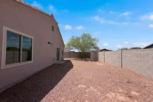 10564 W Buena Vista Dr, Arizona City, AZ 85123 - Photo 25