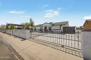 2025 W Mobile Ln, Phoenix, AZ 85041 - Photo 5