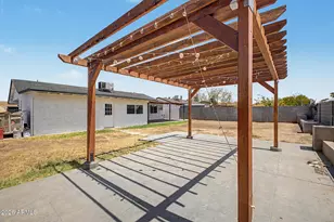 2025 W Mobile Ln, Phoenix, AZ 85041 - Photo 35