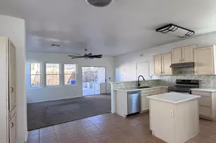 7245 S 41st Dr, Phoenix, AZ 85041 - Photo 7