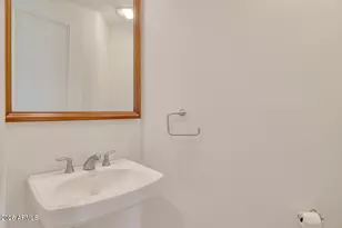 2211 E Camelback Rd, Phoenix, AZ 85016 - Photo 29