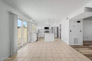 2060 W Hazelwood Pkwy, Phoenix, AZ 85015 - Photo 11
