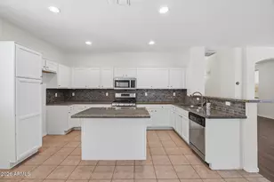 3096 E Ravenswood Dr, Gilbert, AZ 85298 - Photo 3