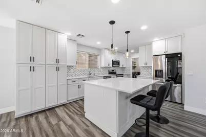 10617 W Daley Lane, Peoria, AZ 85383 - Photo 9