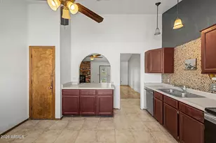560 S 37th St, Mesa, AZ 85206 - Photo 9