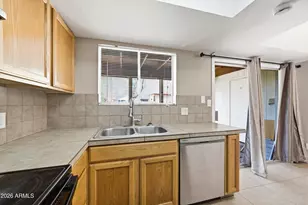 10411 N 11th Ave, Phoenix, AZ 85021 - Photo 9