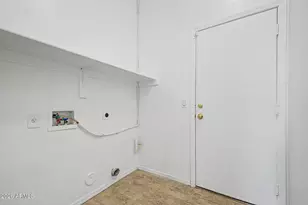 907 E Gary Ln, Phoenix, AZ 85042 - Photo 33