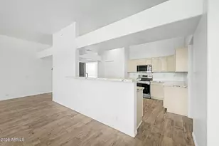 907 E Gary Ln, Phoenix, AZ 85042 - Photo 11