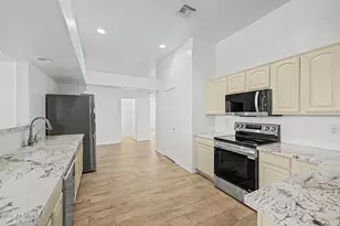 907 E Gary Ln, Phoenix, AZ 85042 - Photo 13