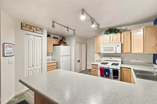 1797 W Camelot Dr, Flagstaff, AZ 86001 - Photo 15