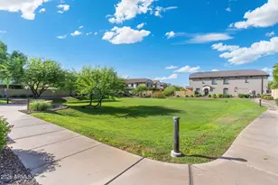 2725 E Mine Creek Rd, Phoenix, AZ 85024 - Photo 27