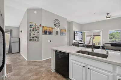 2725 E Mine Creek Road #2020, Phoenix, AZ 85024 - Photo 5