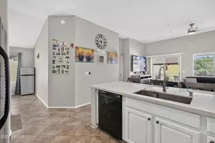 2725 E Mine Creek Rd, Phoenix, AZ 85024 - Photo 5