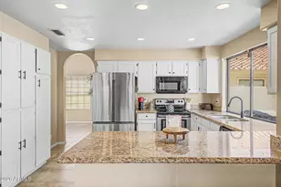 9152 E Jenan Dr, Scottsdale, AZ 85260 - Photo 17