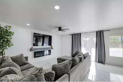 7228 S 42nd Drive, Phoenix, AZ 85041 - Photo 7
