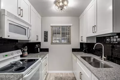 8140 N 107th Avenue #112, Peoria, AZ 85345 - Photo 11