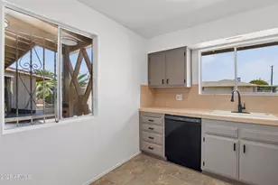 10511 W Clair Dr, Sun City, AZ 85351 - Photo 15